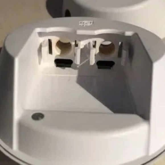 Two Pura Smart Diffusers - Picture 3 of 5